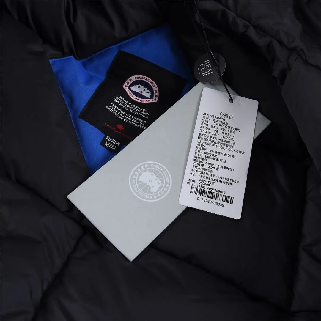 P780 with dust bag) Canada Goose Canada Goose #Expedition expedition parka classic down jacket ➖ Imported 21-count polyester-cotton blended original fabric [last year’s 16-count/18-count hard fabrics have been completely eliminated, this year all use 21-count genuine synchronized fabrics, the soft mid-band feels delicate and textured], genuine synchronized Feather-Light 10D waterproof coated fabric, made of 84.5% polyester fiber and 15.5% cotton, 100% the best feel in the entire network! ➖ The genuine official website is synchronized with the national standard 80 white duck down, you can check the official website customer service, there will never be a series of misleading claims such as 90 down or goose down! ➖ Using the best nylon lining with double double-layer sealing design, velvet-proof No. 7 needle + grid-filled down ready-made garments, there is 100% no so-called velvet running! ➖ The cuffs are designed with thickened seamless threads, and the collar and pockets are lined with top-quality polar fleece to keep you warm and comfortable! ➖ Yoshida YKK provides original custom-made electroplated sliders. YKK two-way lockable zippers are tight and smooth and will not peel off paint! ➖ 3M composite guarantees that the Velcro is the same as the original, durable, and all accessories and hardware are custom-made! ➖ Imported BEHRINGER embroidery machine to customize the 10,000-needle embroidery logo, 98% of which can be reproduced to restore the original logo. You can check and compare on the official website! ➖ The fur collars are all made of large pieces of Western Canadian blue wolf hide, ensuring that each fur collar is 13-15cm wide! 08 models for men and women SIZE: XS S M L XL XXL
